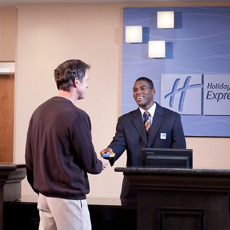 Holiday Inn Express Newton By Ihg Interior photo
