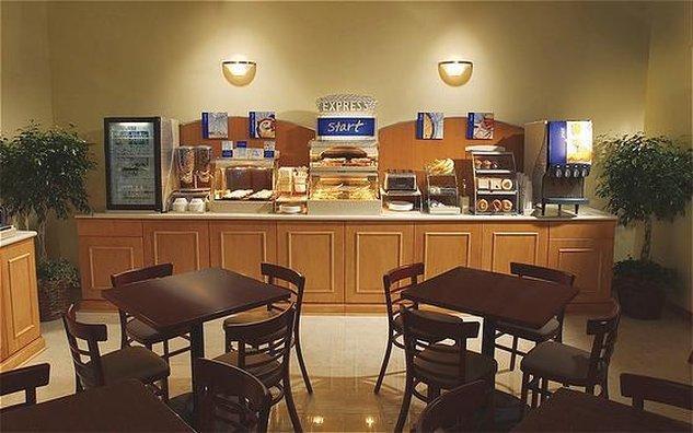 Holiday Inn Express Newton By Ihg Exterior photo