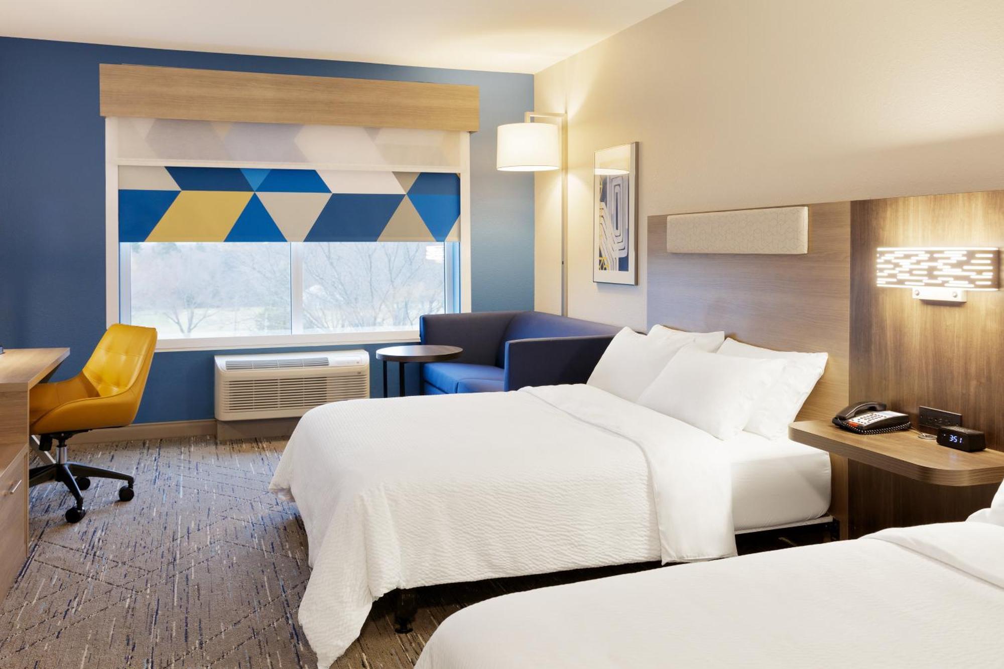 Holiday Inn Express Newton By Ihg Exterior photo