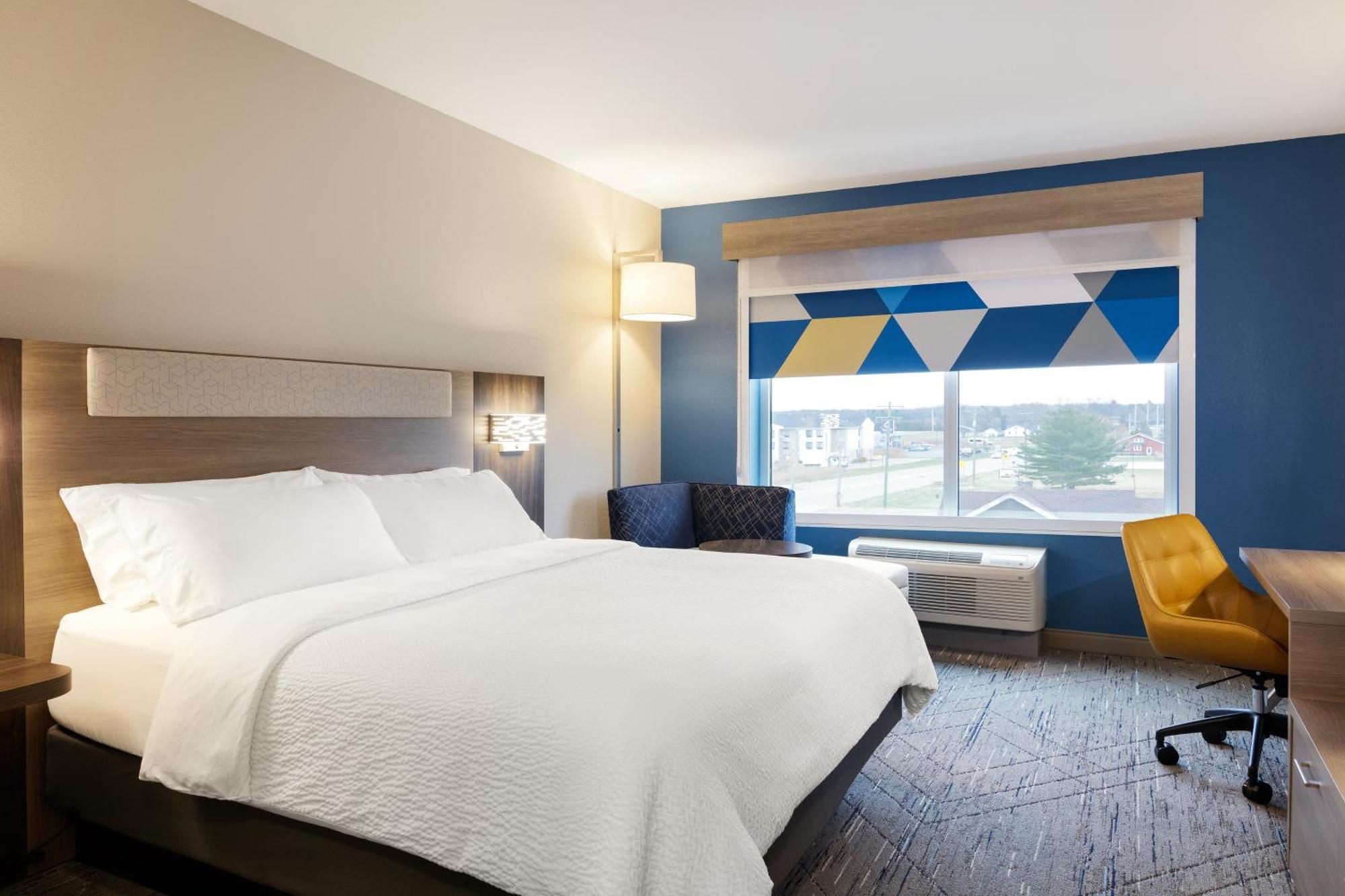 Holiday Inn Express Newton By Ihg Exterior photo