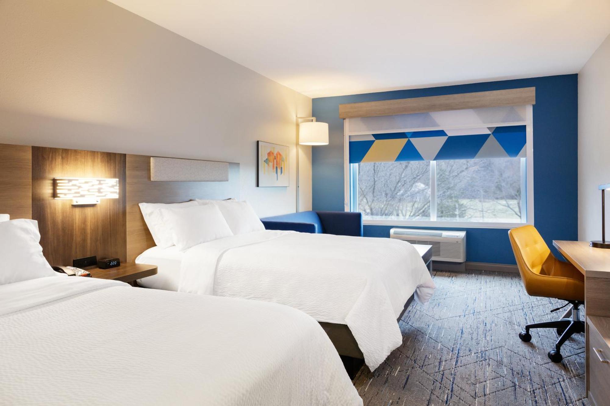 Holiday Inn Express Newton By Ihg Exterior photo