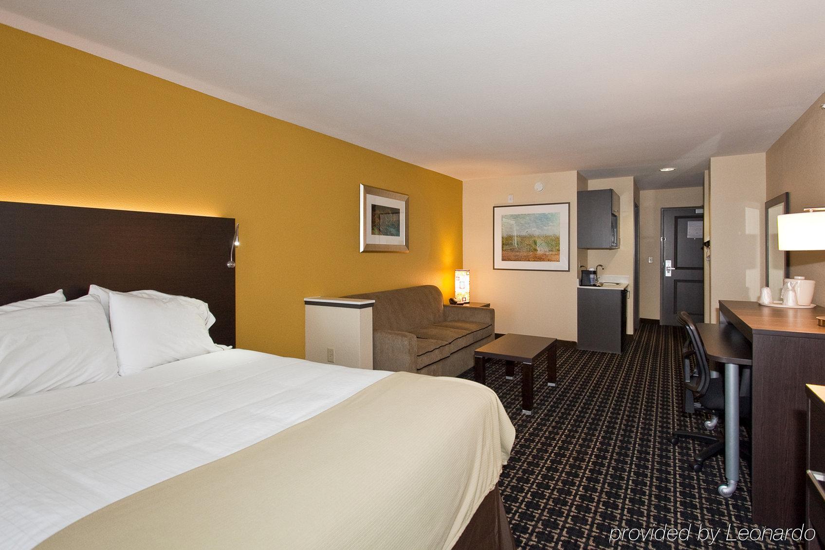 Holiday Inn Express Newton By Ihg Exterior photo